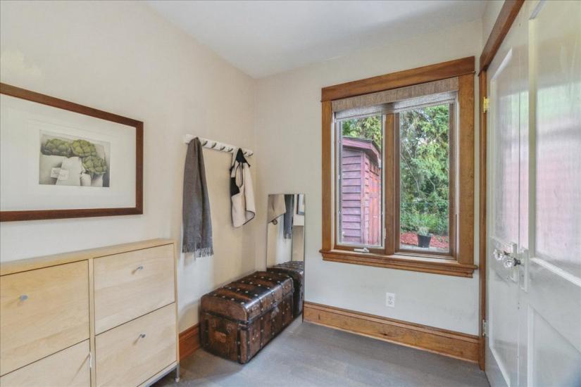 Property listing for 160 Dalewood Cres., Hamilton, ON