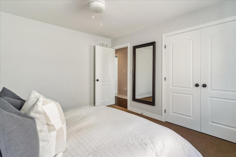 Property listing for 60 Pumpkin Pass, Binbrook, ON