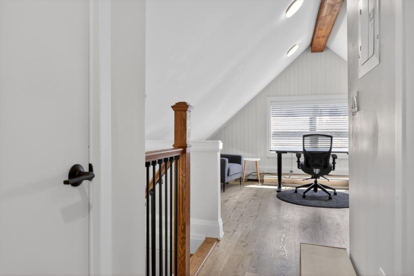 Property listing for 11 Barnesdale Ave. N., Hamilton, ON