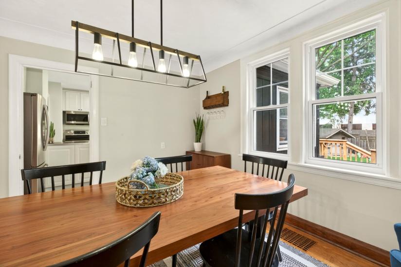 Property listing for 13 Tweedsmuir Ave., Dundas, ON