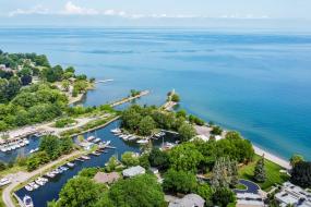 Property listing for 22 Red Haven Dr., Grimsby, ON