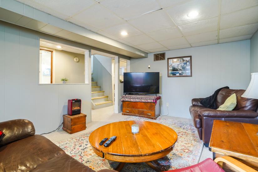 Property listing for 85 Hyde Park Ave, Hamilton, ON