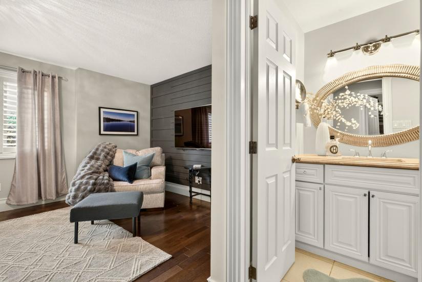 Property listing for 667 Sandcherry Dr., Burlington, ON