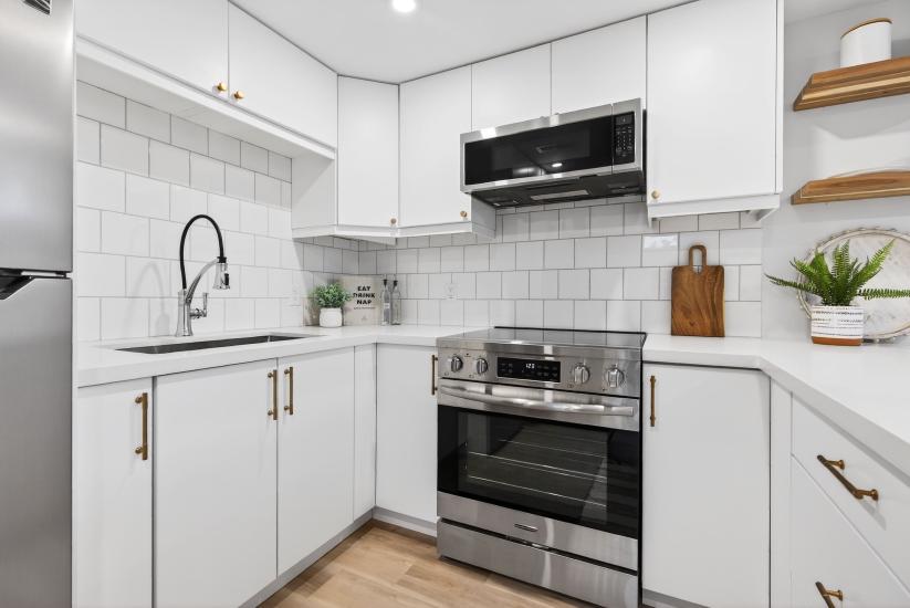 Property listing for 330 East 15th St, Hamilton, ON