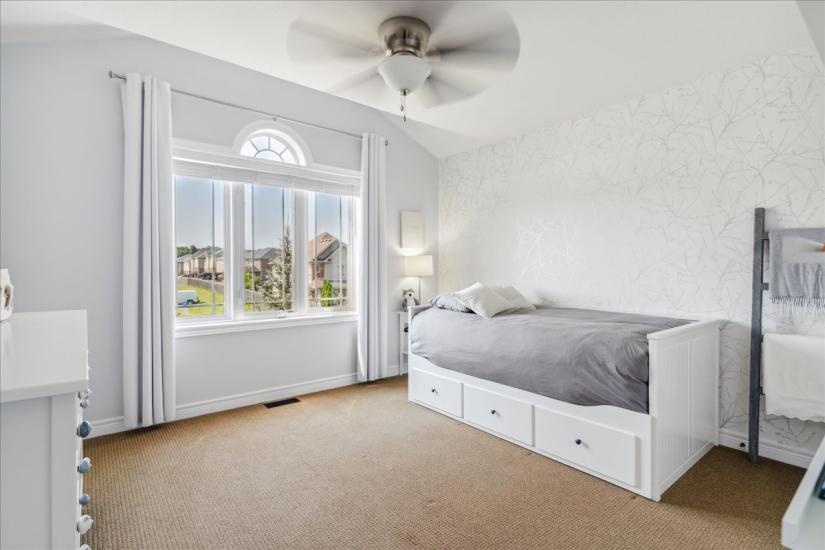 Property listing for 60 Pumpkin Pass, Binbrook, ON