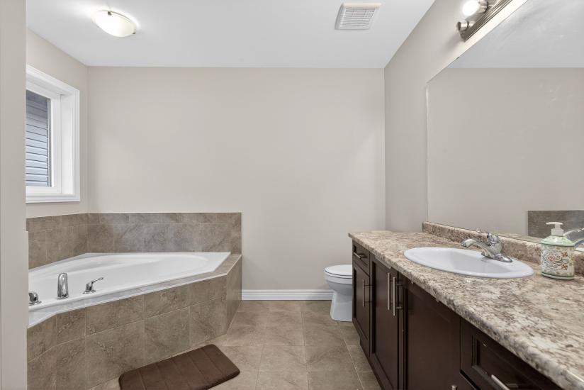 Property listing for 79 Dolomiti Crt., Stoney Creek, ON