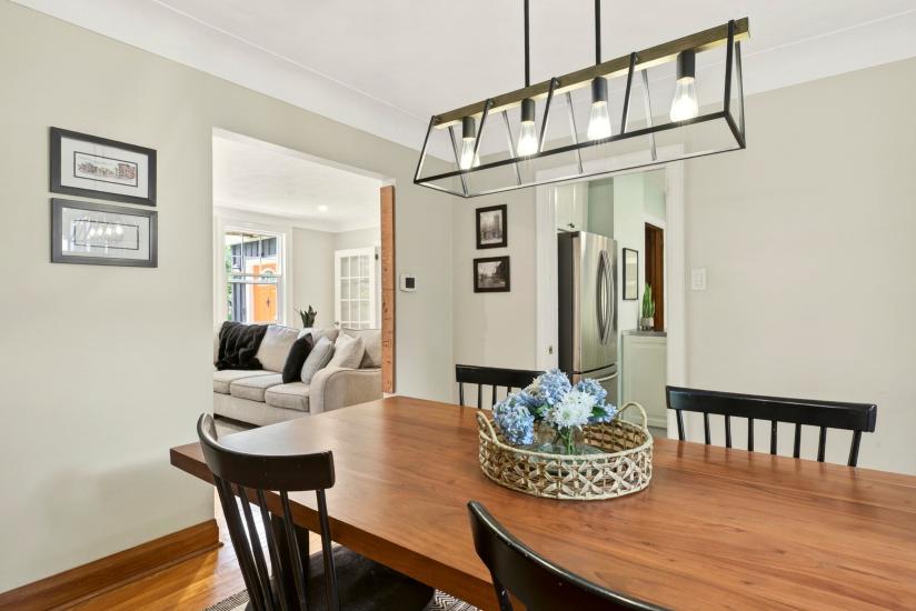 Property listing for 13 Tweedsmuir Ave., Dundas, ON