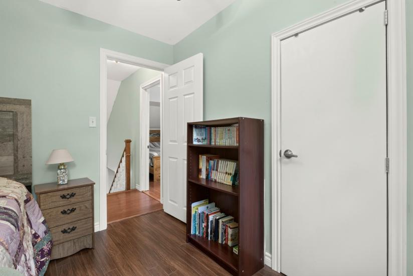 Property listing for 47 Witherspoon St., Dundas, ON