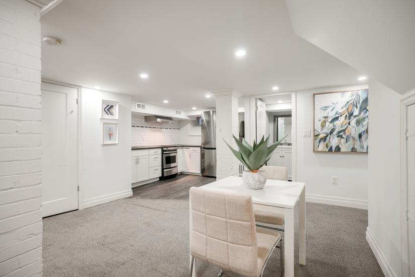Property listing for 115 Balsam Ave S, Hamilton, ON