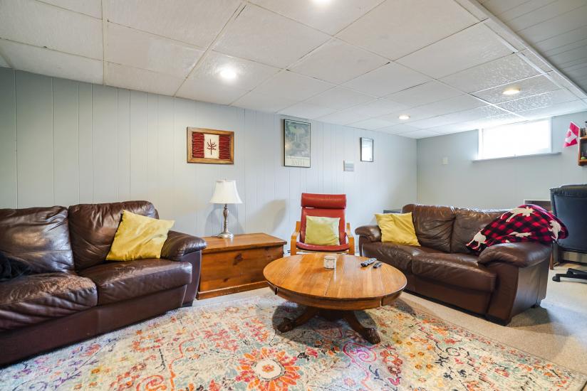 Property listing for 85 Hyde Park Ave, Hamilton, ON