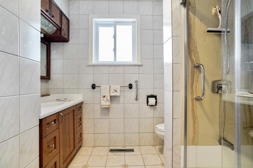 Property listing for 14 Durham Rd., Hamilton, ON