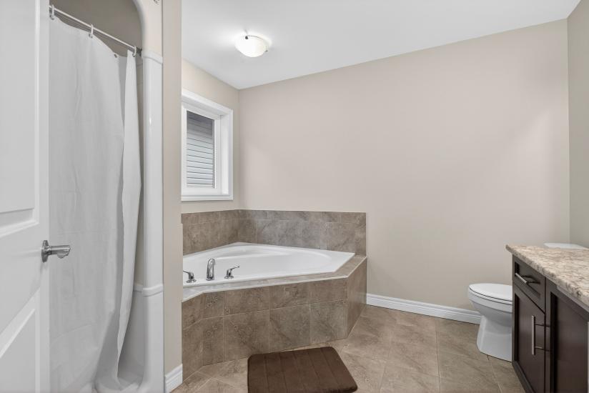 Property listing for 79 Dolomiti Crt., Stoney Creek, ON