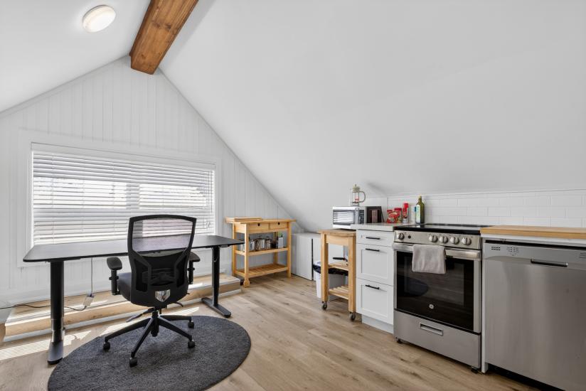 Property listing for 11 Barnesdale Ave. N., Hamilton, ON