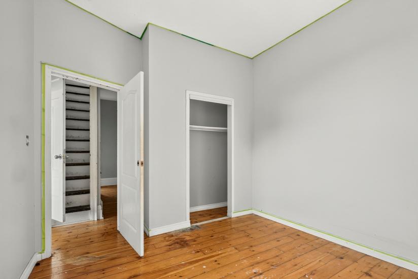 Property listing for 86 Sherman Ave. N., Hamilton, ON