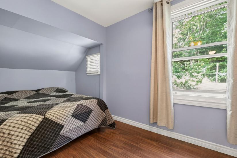 Property listing for 47 Witherspoon St., Dundas, ON