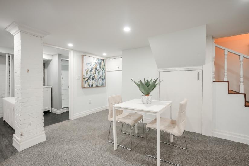Property listing for 115 Balsam Ave S, Hamilton, ON