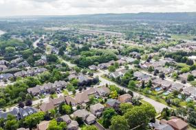 Property listing for 22 Red Haven Dr., Grimsby, ON