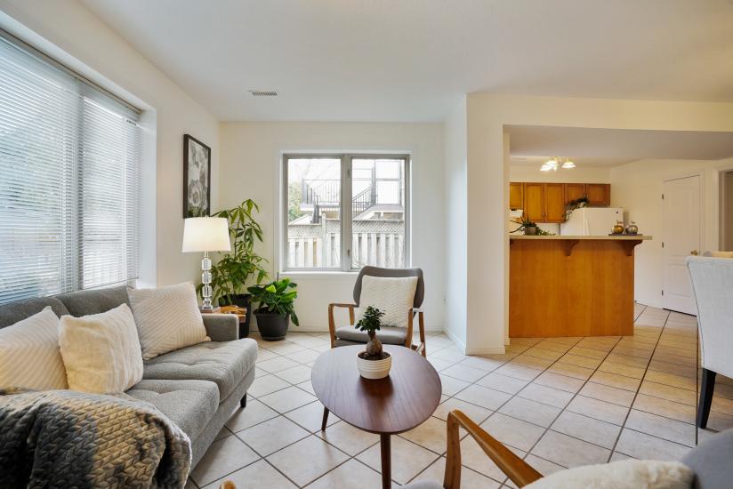 Property listing for 154 Hepburn Cres., Hamilton, ON