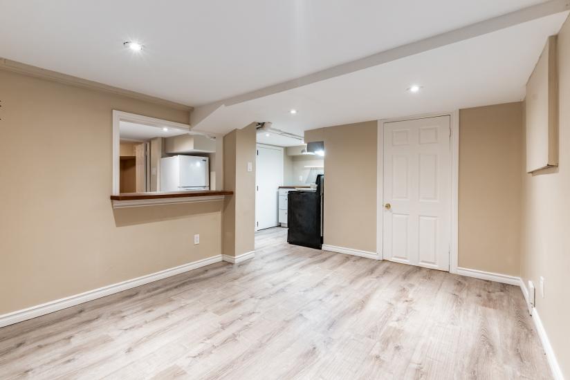 Property listing for 9 Blythe St., Hamilton, ON