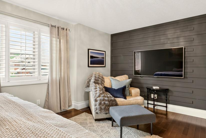Property listing for 667 Sandcherry Dr., Burlington, ON
