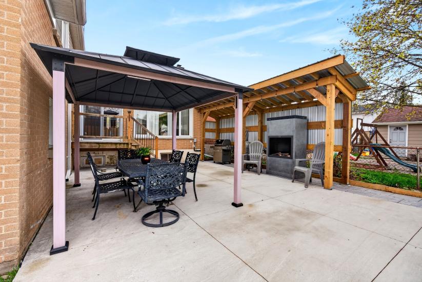 Property listing for 380 East 37th St., Hamilton, ON