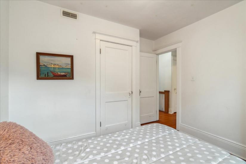 Property listing for 160 Dalewood Cres., Hamilton, ON