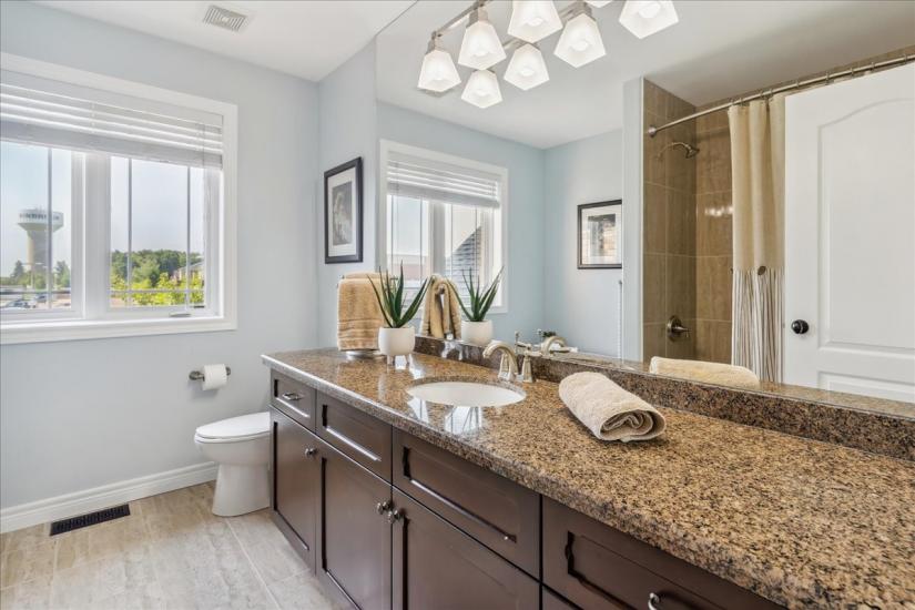 Property listing for 60 Pumpkin Pass, Binbrook, ON