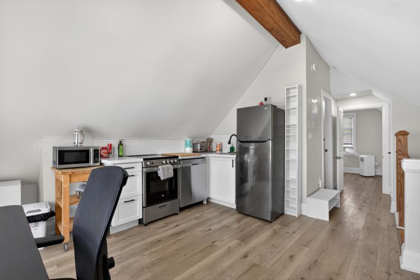 Property listing for 11 Barnesdale Ave. N., Hamilton, ON