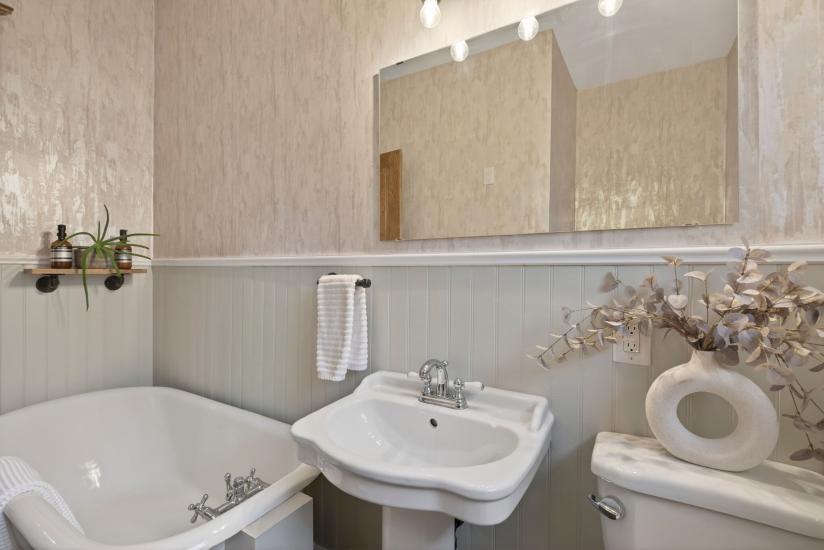 Property listing for 105 Highland Ave., St. Catharines, ON