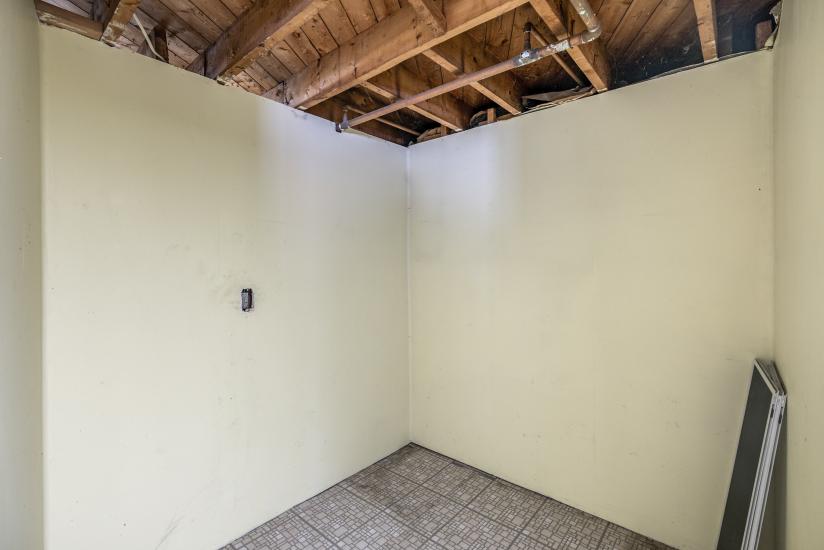 Property listing for 15 Dundas St, Dundas, ON