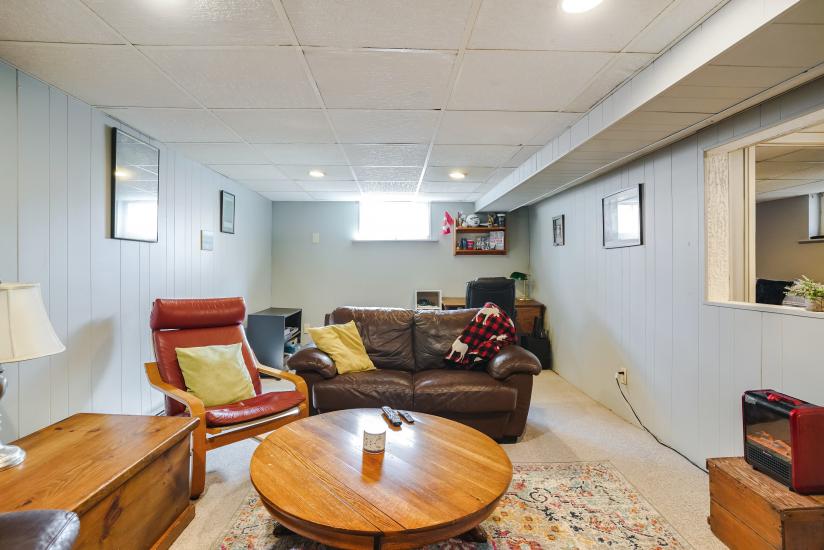 Property listing for 85 Hyde Park Ave, Hamilton, ON
