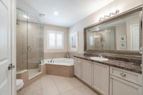 Property listing for 1363 Upper Paradise Rd., Hamilton, ON