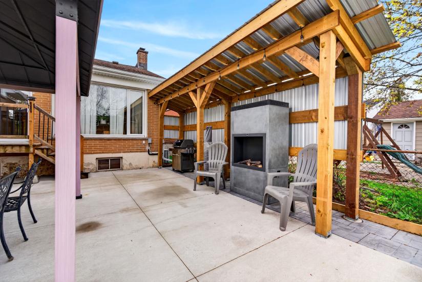Property listing for 380 East 37th St., Hamilton, ON