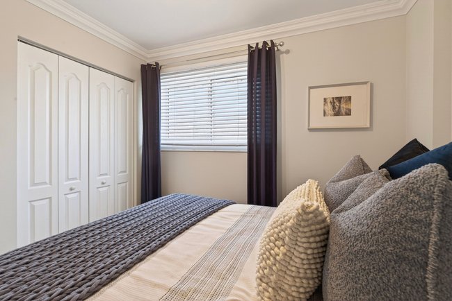 Property listing for 35 Shalfleet Blvd., Brantford, ON