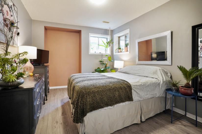 Property listing for 154 Hepburn Cres., Hamilton, ON