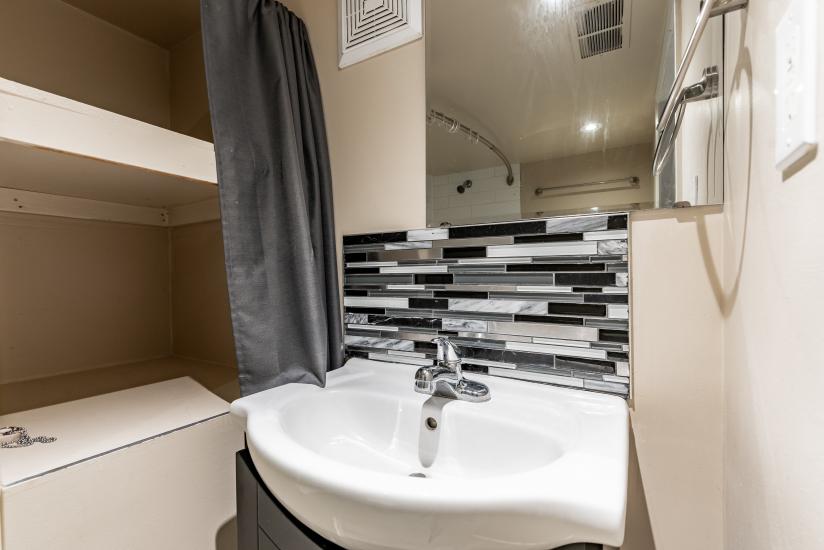 Property listing for 9 Blythe St., Hamilton, ON