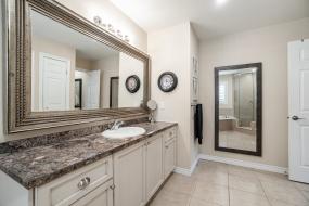 Property listing for 1363 Upper Paradise Rd., Hamilton, ON