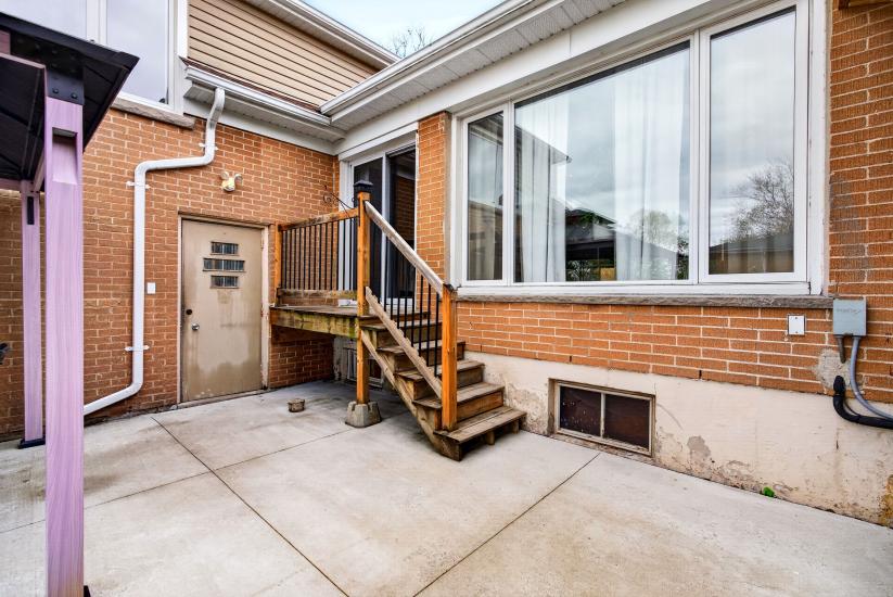 Property listing for 380 East 37th St., Hamilton, ON