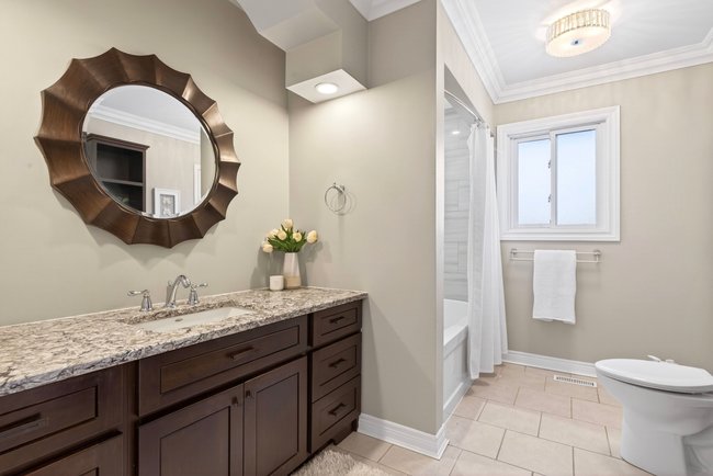 Property listing for 35 Shalfleet Blvd., Brantford, ON