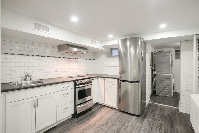 Property listing for 115 Balsam Ave S, Hamilton, ON