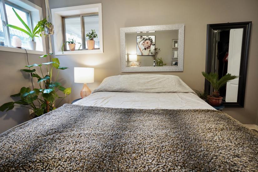 Property listing for 154 Hepburn Cres., Hamilton, ON
