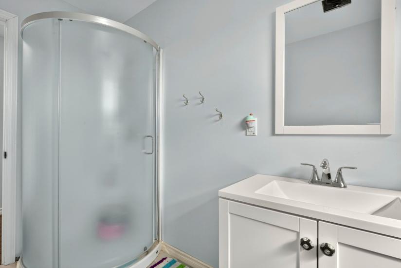 Property listing for 98 First Rd. W., Stoney Creek, ON
