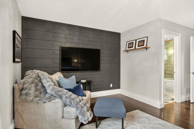 Property listing for 667 Sandcherry Dr., Burlington, ON