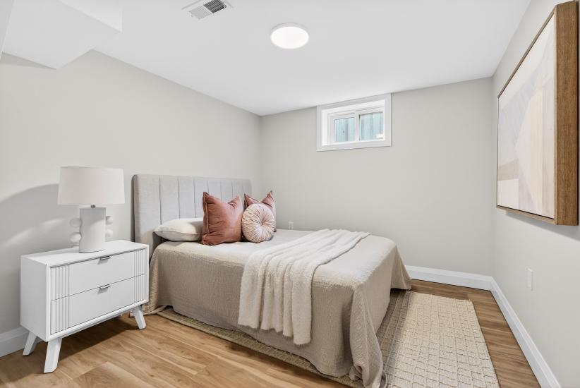 Property listing for 330 East 15th St, Hamilton, ON