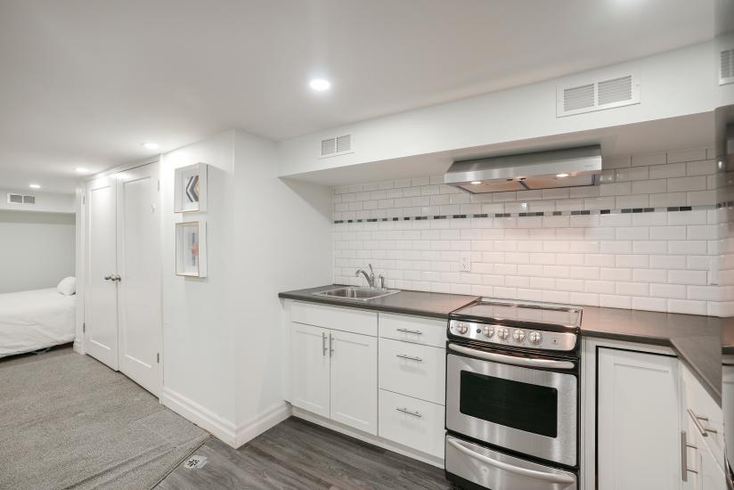 Property listing for 115 Balsam Ave S, Hamilton, ON