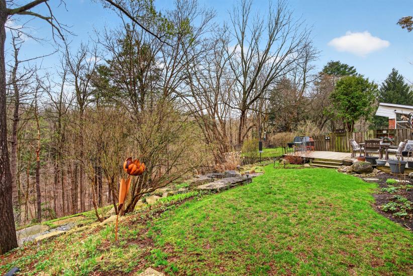 Property listing for 103 Turnbull Rd., Dundas, ON