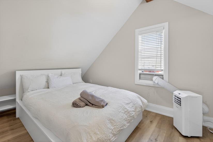 Property listing for 11 Barnesdale Ave. N., Hamilton, ON