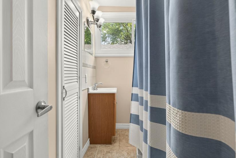 Property listing for 47 Witherspoon St., Dundas, ON