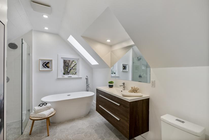 Property listing for 24 Norway Ave, Hamilton, ON