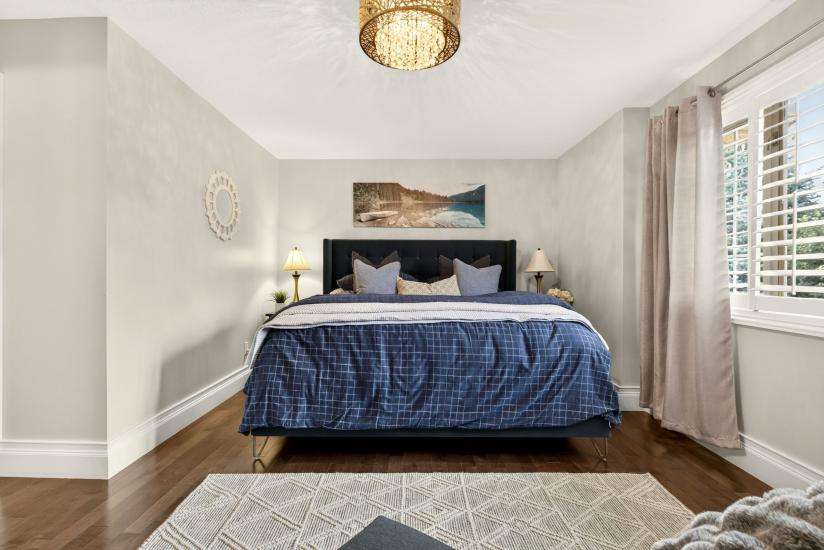 Property listing for 667 Sandcherry Dr., Burlington, ON
